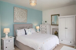 4 bedrooms, free WiFi, bed sheets - Sea Salt, Tenby - Four Bedroom Cottage, Sleeps 8 (Penally)