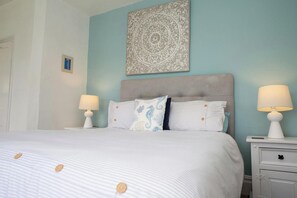 4 bedrooms, free WiFi, bed sheets - Sea Salt, Tenby - Four Bedroom Cottage, Sleeps 8 (Penally)