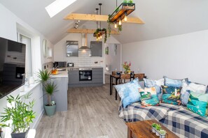 Smart TV - The Nook, Aberporth - Two Bedroom Cottage, Sleeps 4 (Aberporth)