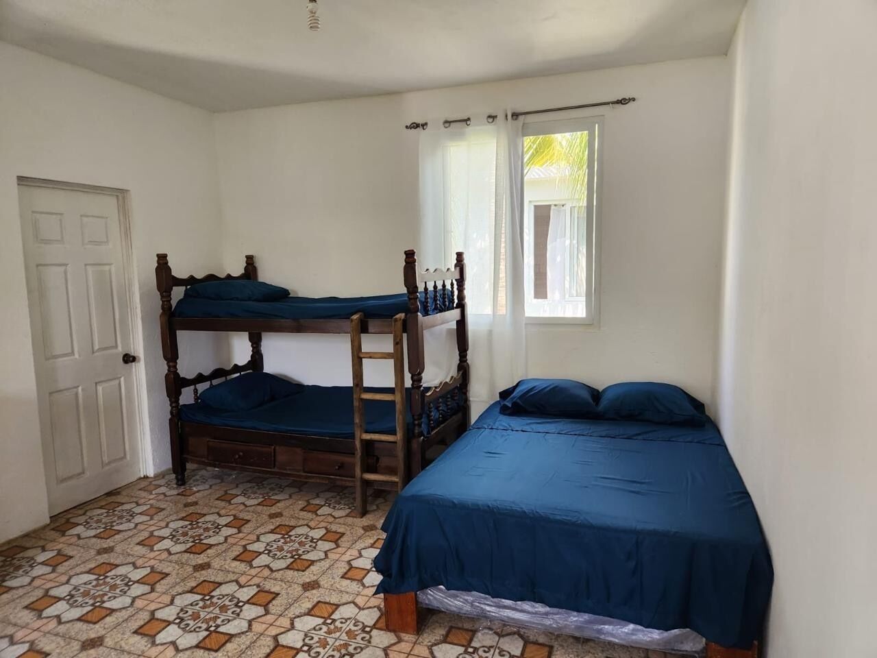 1 bedroom, bed sheets