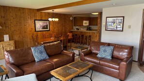 TV, fireplace, DVD player, books - Unit 1558 2 Bd | 2 Bed, 2 Bath (Big Sky)