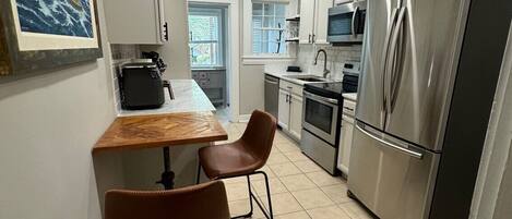 Micro-ondes, four, plaque de cuisson, lave-vaisselle