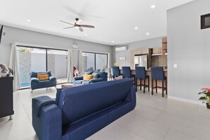 Presidential Chalet | Living area | 50-inch flat-screen TV with cable channels - Casa Bella Puerto Vallarta (Puerto Vallarta)