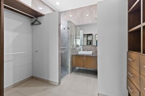 Ducha, artículos de tocador ecológicos, toallas, jabón
