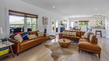 Smart TV, table tennis