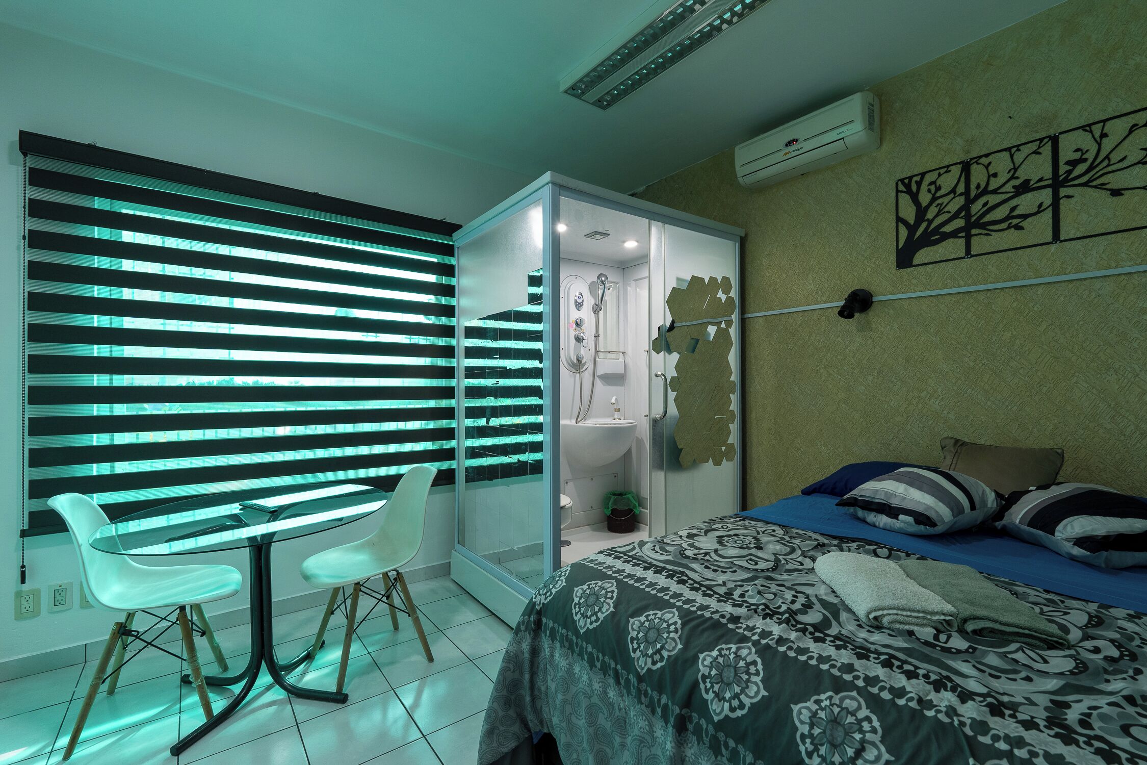 Casa familiar, varias habitaciones, cocina, vista al jardín | 8 habitaciones, cortinas blackout y tabla de planchar con plancha 