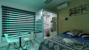 Casa familiar, varias habitaciones, cocina, vista al jardín | 8 habitaciones, cortinas blackout y tabla de planchar con plancha