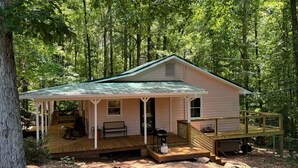 A small, single-story cabin with a porch, a deck, and a covered outdoor seating area. - Perfectly Pink & Cozy 2-bedroom cabin in charming Waverly Hall (Waverly Hall)