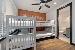 4 bedrooms, desk, iron/ironing board, WiFi