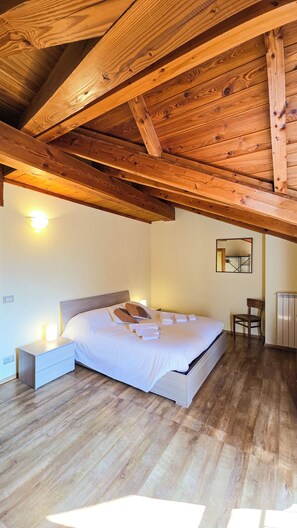 2 makuuhuonetta, silitysrauta/-lauta, vauvan matkasänky, ilmainen Wi-Fi