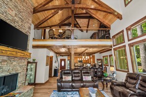 Smart TV, fireplace