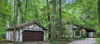 Charming 3-bedroom cottage with AC in marvelous Saugatuck close to trails