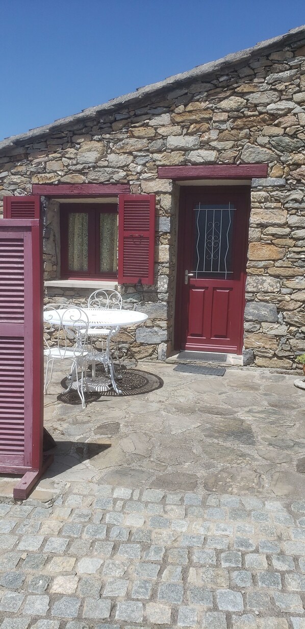 Outdoor dining - Maisonnette de Village (TRALONCA)