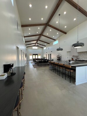 Dining - NEW Spacious 5-bedroom home at YUBA LAKE  Family Reunion Fun! sleeps 20+  (Levan)