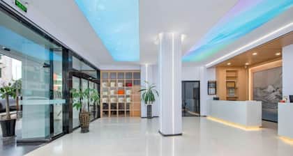 Longgang Hongmao Film Hotel