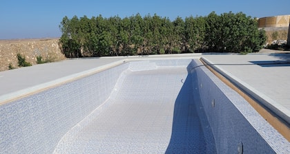 Piscine et Sauna Privée Avec Calme Totale Pour Familles