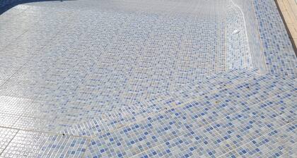 Piscine et Sauna Privée Avec Calme Totale Pour Familles
