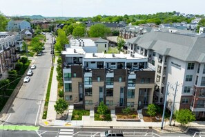 Exterior - Nashville Luxe - Rooftop Lounge w/ Views & Games (Nashville)
