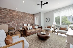 TV - Nashville Luxe - Rooftop Lounge w/ Views & Games (Nashville)