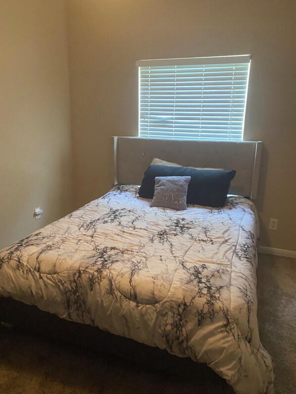 1 habitación y ropa de cama 