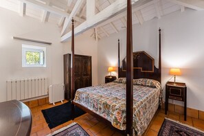 3 bedrooms, internet, bed sheets - Casa do Alambique Stay (Cabeceiras de Basto)