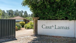 A gated entrance with a sign reading "Casa de Lamas". - Casa do Lagar (Cabeceiras de Basto)
