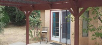 Spacious 3 bedroom house with WiFi and AC in charming Hesperia