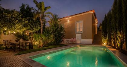 Sunshine Guesthouses Sleeps 6, Parking
