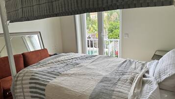 House | 3 bedrooms, iron/ironing board, free WiFi, bed sheets