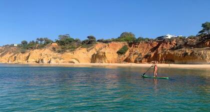 Sunshine Guesthouses Sleeps 6, Parking