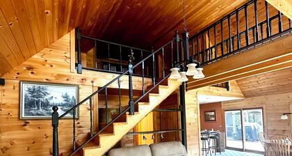 Charming 2-bedroom house in awesome Sangerville with WiFi, AC and big yard