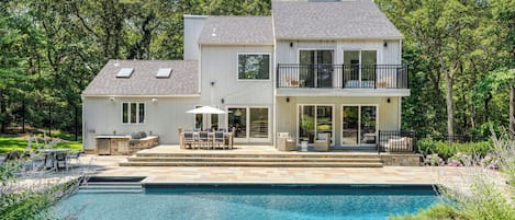 Lämmitetty uima-allas