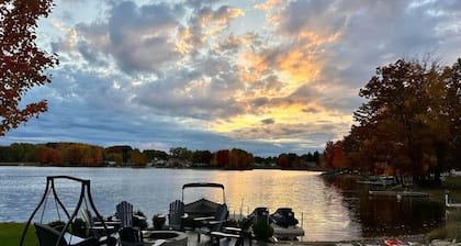 Newly renovated, adorable Lakehouse! Sleeps 12!