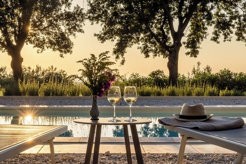 Cleo Sicilian villa: de luxe villa with sea view pool