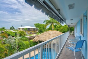 Outdoor dining - P61 - 2 Bed, 2 Bath with coastal chic vibe and private pool. (Marathon)