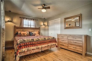 4 bedrooms, iron/ironing board, WiFi, bed sheets