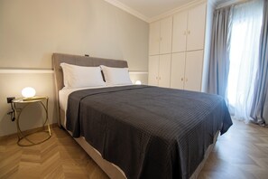 5 bedrooms, premium bedding, free WiFi, bed sheets - Aerides V Suites (Athens)