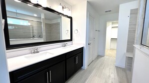 Bathroom - Stunning quiet retreat close to Lake Ray Hubbard-Dallas Metro (Garland)