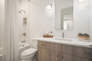 Hårføner, håndklær, såpe og sjampo