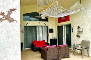 Property grounds - Cheerful 4-Bedroom Home with Pool (kissimmee)