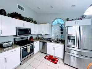 Fridge, cookware/dishes/utensils