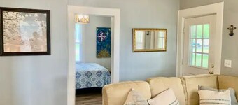 The Bungalow - Charming 3-bedroom house close to everything in Florence