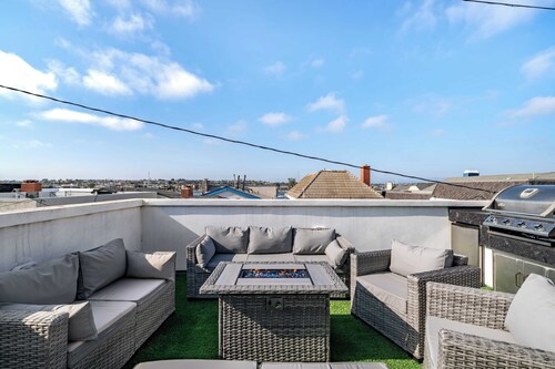 Private Rooftop + Steps to the Beach Chic Design Seaside Style by Avantstay