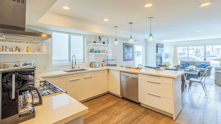 Private Rooftop + Steps to the Beach Chic Design Seaside Style by Avantstay