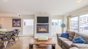 Interior - Private Rooftop + Steps to the Beach Chic Design Seaside Style by Avantstay (Newport Beach)