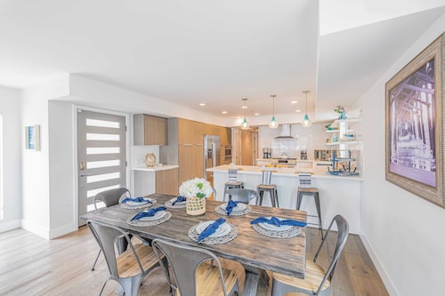 Private Rooftop + Steps to the Beach Chic Design Seaside Style by Avantstay