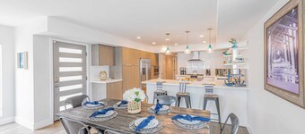 Private Rooftop + Steps to the Beach Chic Design Seaside Style by Avantstay