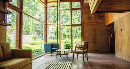 Historic Frank Lloyd Wright home available for private stay
