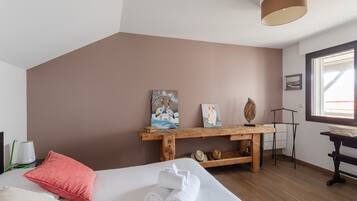 1 chambre, fer et planche à repasser, Wi-Fi gratuit, draps fournis