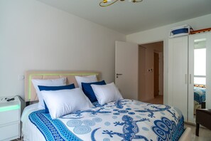1 habitación, tabla de planchar con plancha, wifi gratis y ropa de cama